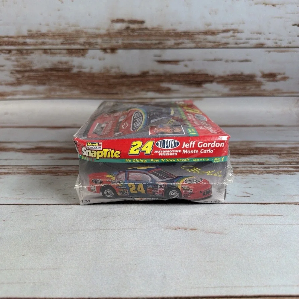 Revell Monogram SnapTite 1997 NASCAR Model Kit 24 Jeff Gordon Sealed